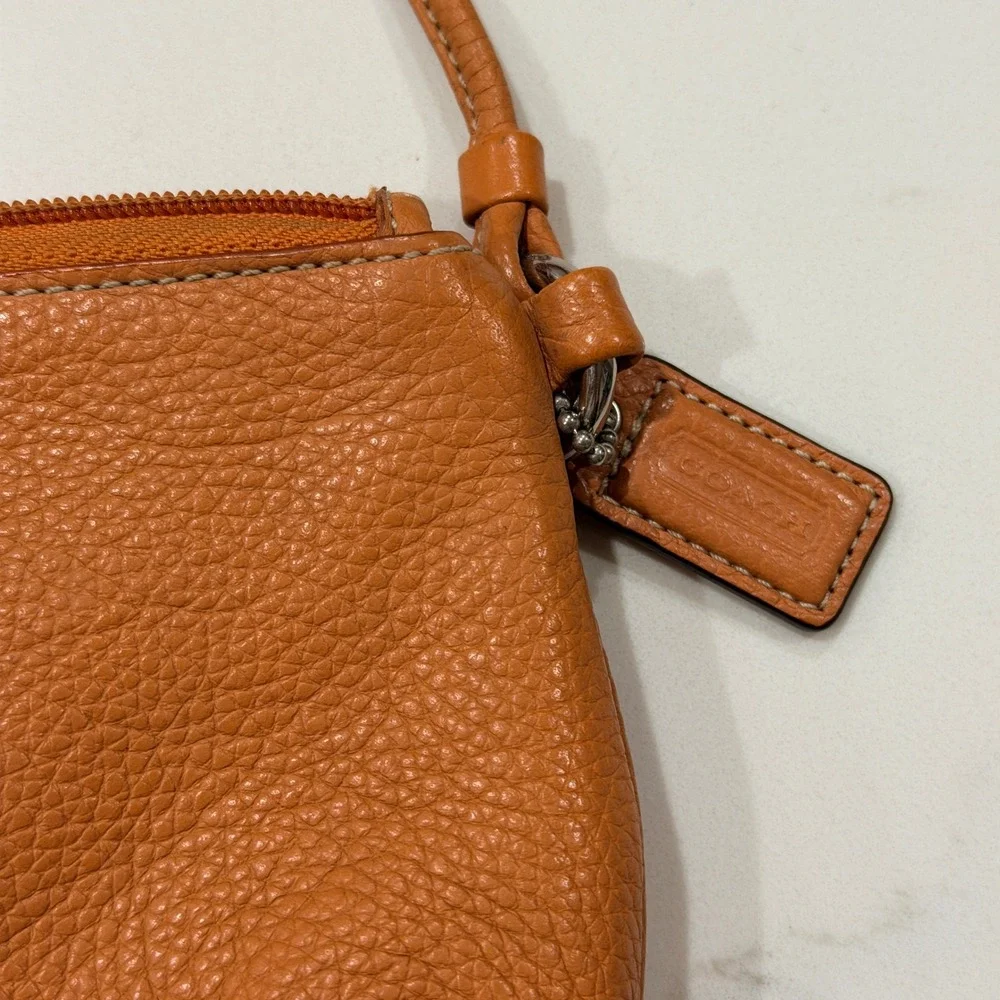 Vintage Coach legacy Pebbled Leather Turnlock Wristlet Clutch Bag fits IPhone 17